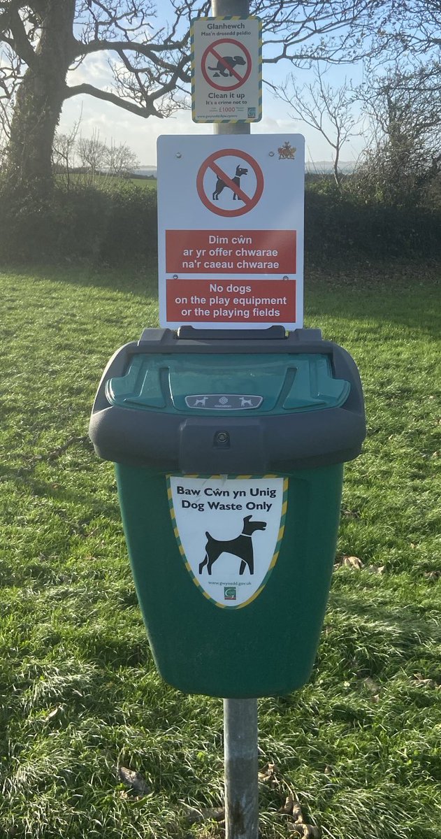 CPDMerchedCfon's tweet photo. ‼️ℂ𝕐ℍ𝕆𝔼𝔻𝔻𝕀𝔸𝔻 ℙ𝕎𝕐𝕊𝕀𝔾‼️

Mae’r clwb yn falch ac yn ddiolchgar o gael defnyddio caeau Parc Coed Helen ar gyfer ein gemau cartref.

Yn anffodus pob tro cyn gêm mae’n rhaid i ni wneud yn siwr nad oes baw ci ar y caeau.

1/3 https://t.co/iRpk35uDPA