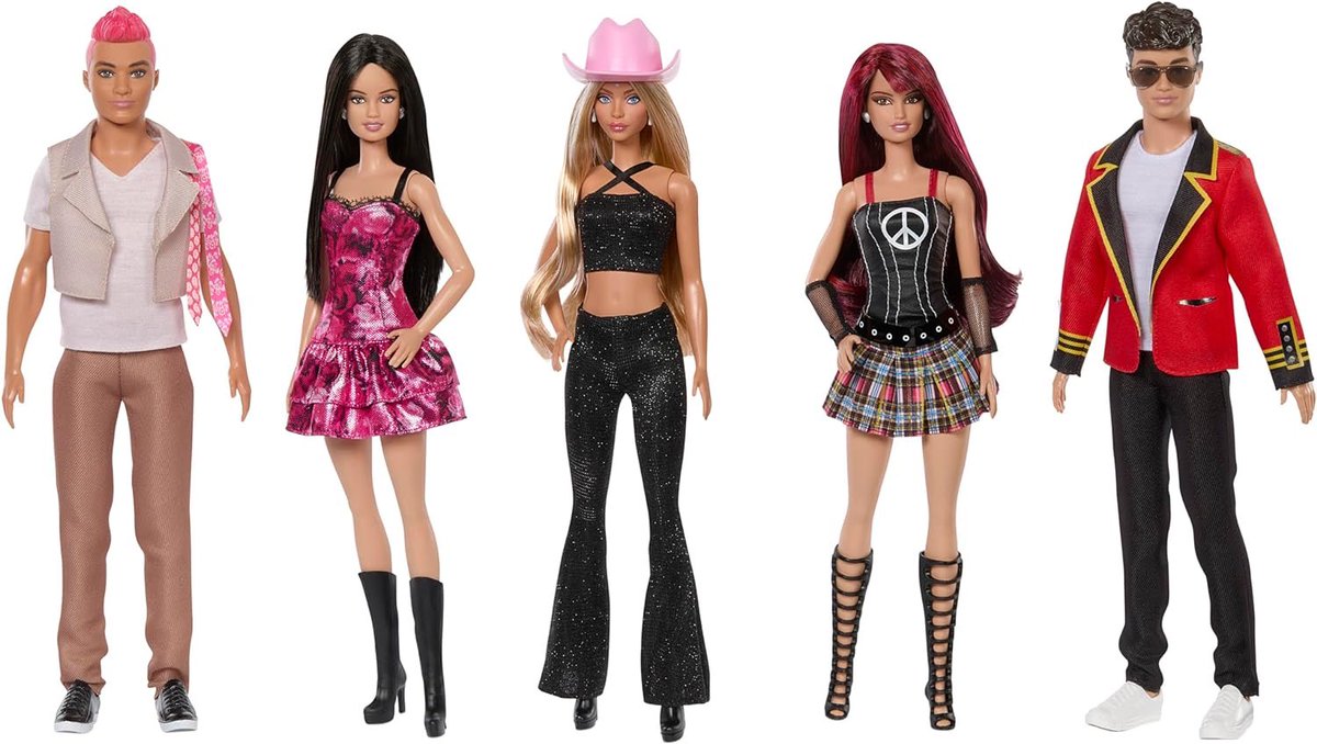 fofeando's tweet photo. #Barbie lanzará nuevas muñecas basadas en #RBD. Tendrá a los personajes de Lupita, Mía y Roberta con su uniforme escolar y un fashion pack que incluirá a los 5 miembros del grupo (Anahí, Maite, Dulce, Christian y Christopher).
Lanzamiento el 13 de Mayo de 2024.
#Fofeando https://t.co/eolVI52lTy
