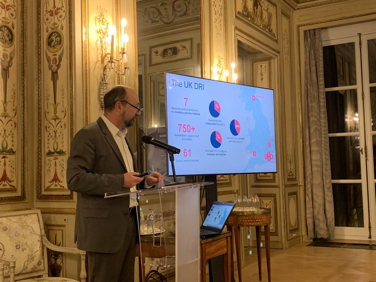 Great talk from Prof Bart de Strooper at 'Unravelling Dementia Together' at the British Embassy in Brussels today👏

Basic research is crucial to cure dementia, &amp; international collaboration is pivotal to solve this global issue🤝