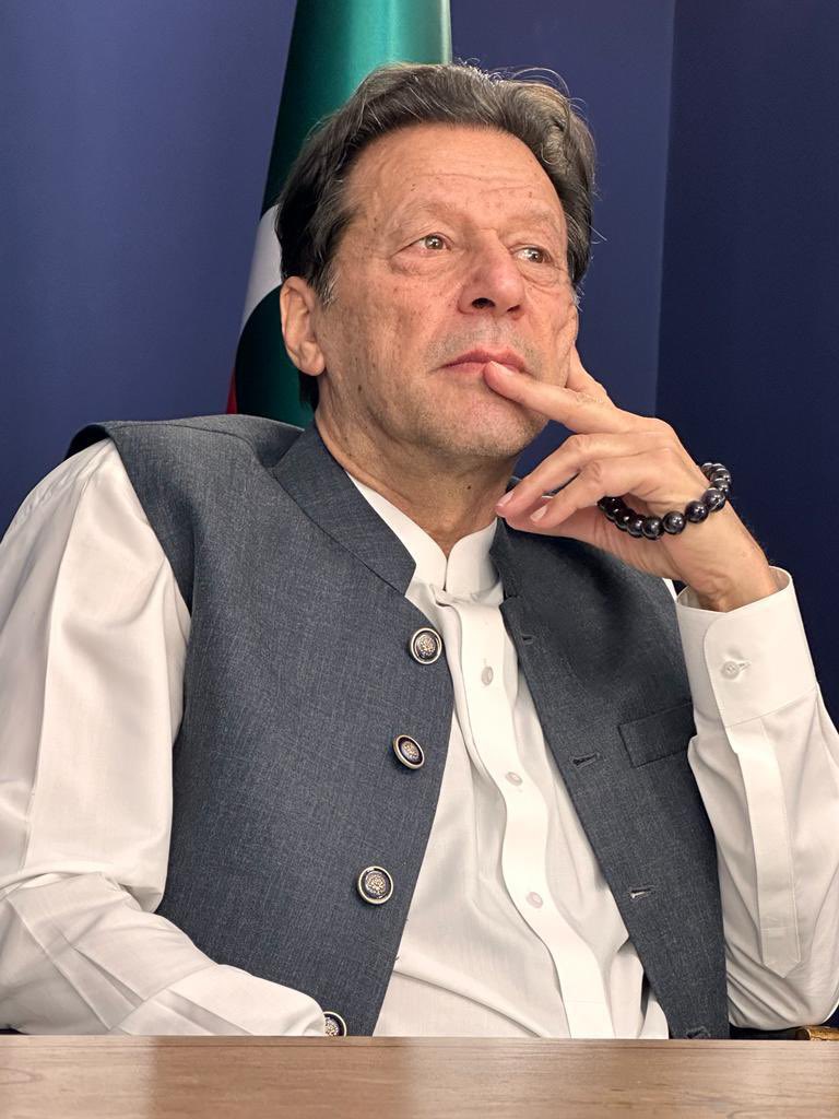 Irum_PTI's tweet photo. Can You
Stand for 🇵🇰?
Stand for KAPTAN?
Stand for truth?
Stand against injustice?
Stand against Mafia?
Stand against enemies?
Stand against puppets?
Stand against corruption?
If YES then we Welcome you in @TeamiPians
#NoReplyZeroReach https://t.co/OobS9Z5Hp6