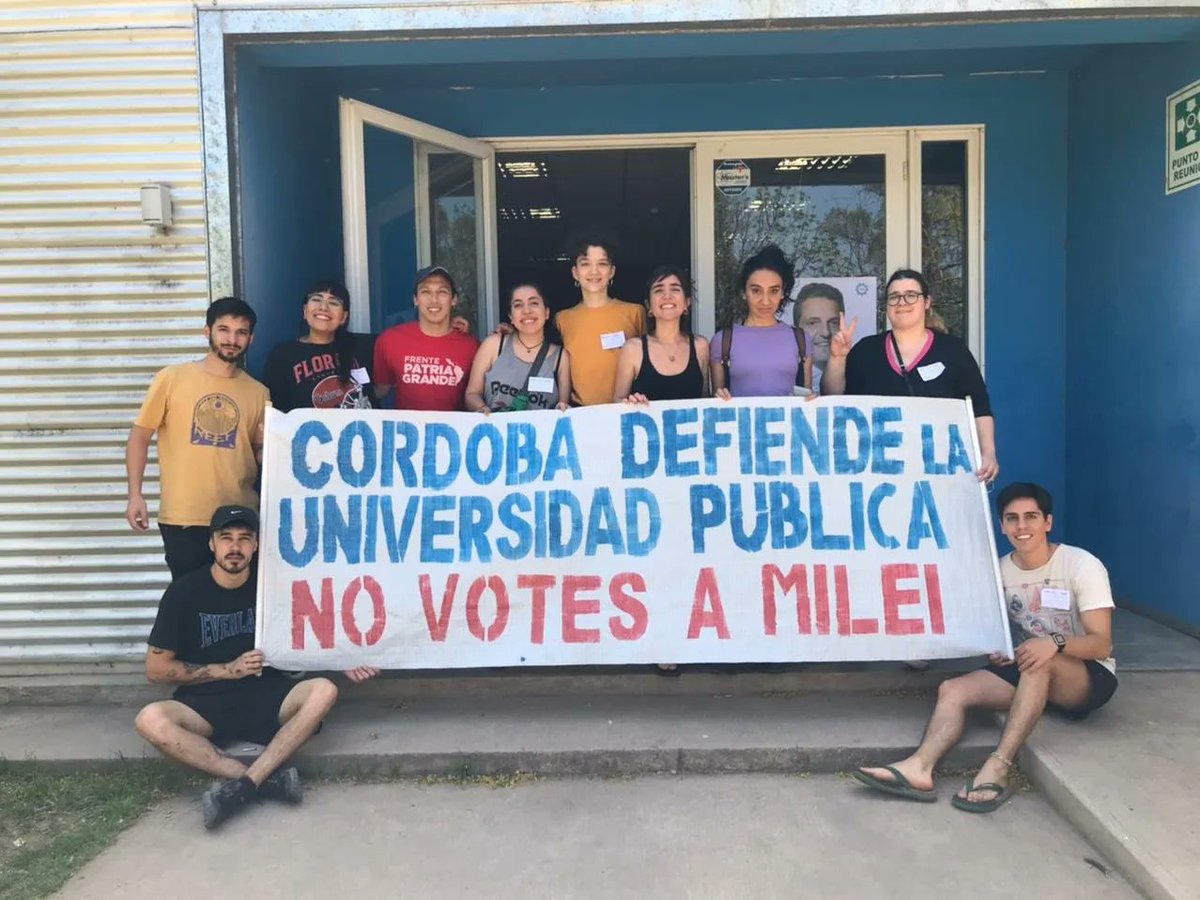 cotisanpedro's tweet photo. Este fin de semana nos encontramos con compañerxs del @FtePatriaGrande 🇦🇷✊
En cada localidad y en distintos territorios estamos dando la pelea por la defensa de nuestra democracia, de los derechos conquistados, con la apuesta de seguir construyendo una Argentina más humana. https://t.co/PurHzjjfi5
