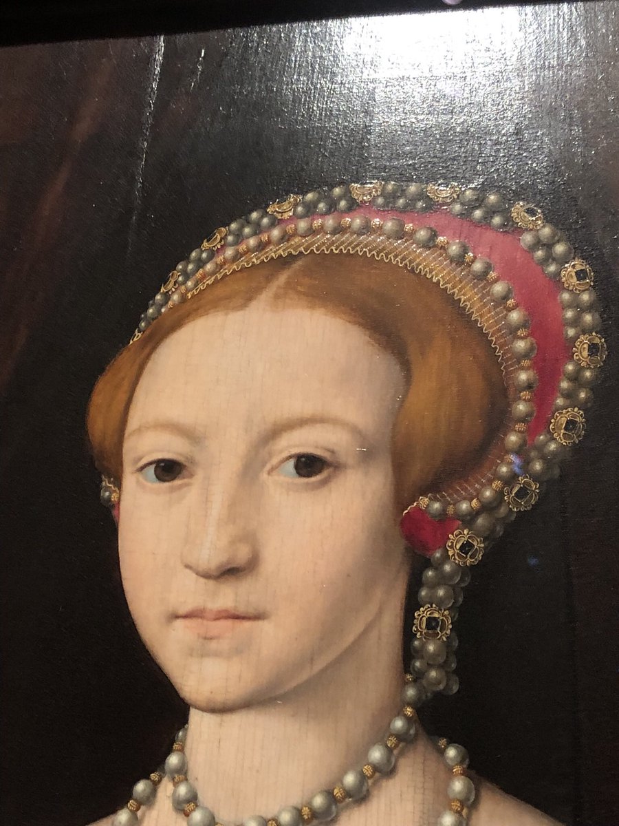 RoyalsOther's tweet photo. Too late for Holbein, but this portrait of Elizabeth I as a teenager was one of several not by him to be included in the exhibition. #QueensGallery #BuckinghamPalace https://t.co/i32XifTHLx