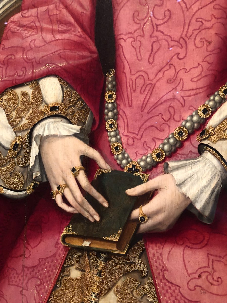 RoyalsOther's tweet photo. Too late for Holbein, but this portrait of Elizabeth I as a teenager was one of several not by him to be included in the exhibition. #QueensGallery #BuckinghamPalace https://t.co/i32XifTHLx