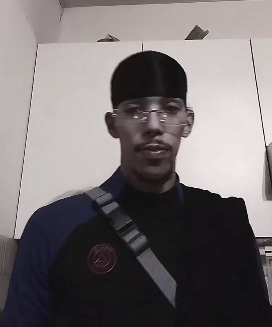 nahaa7_'s tweet image. Askip je ressemble à Freeze Corleone