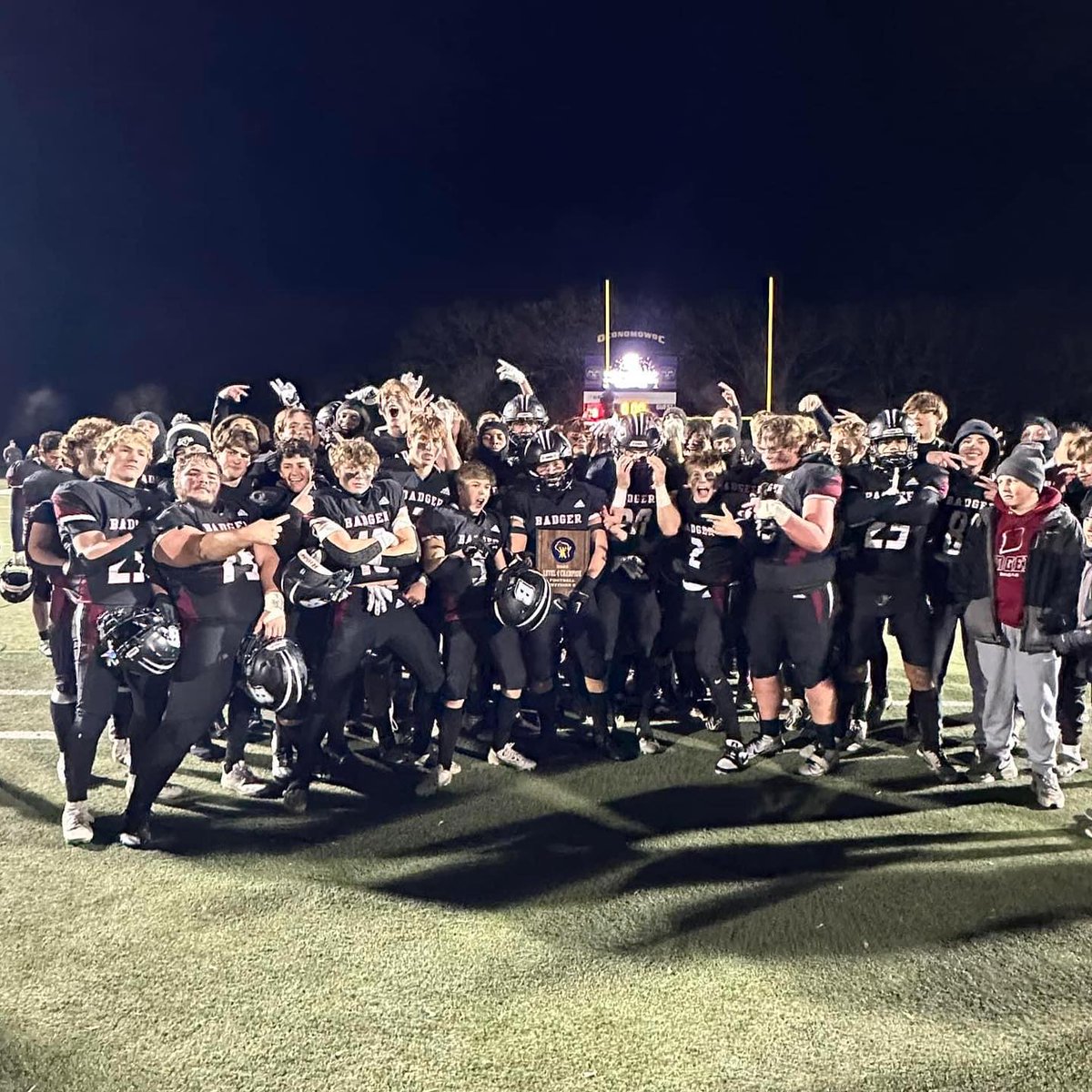 📷 𝗚𝗼 𝗕𝗮𝗱𝗴𝗲𝗿 𝗙𝗼𝗼𝘁𝗯𝗮𝗹𝗹! 📷📷📷
The Badger High School Football Team is heading to Madison to play for the WIAA Division 2 State Championship this Friday, November 17th!  #gobadgers