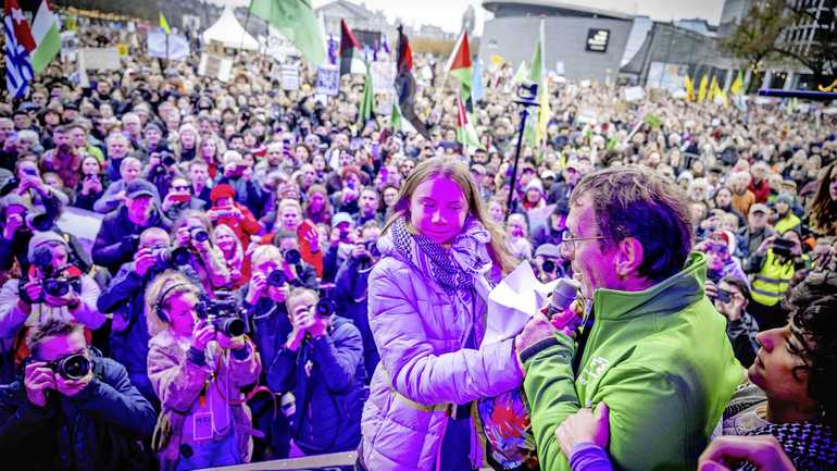 #Erjan #Dam, die #GretaThunberg bij de #klimaatmars het woord ontnam, is wél een klimaatgekkie. Hij is echter niét, zoals veel andere activisten (hi #Greta), ook antisemitisch.

archive.ph/Lsk3Q