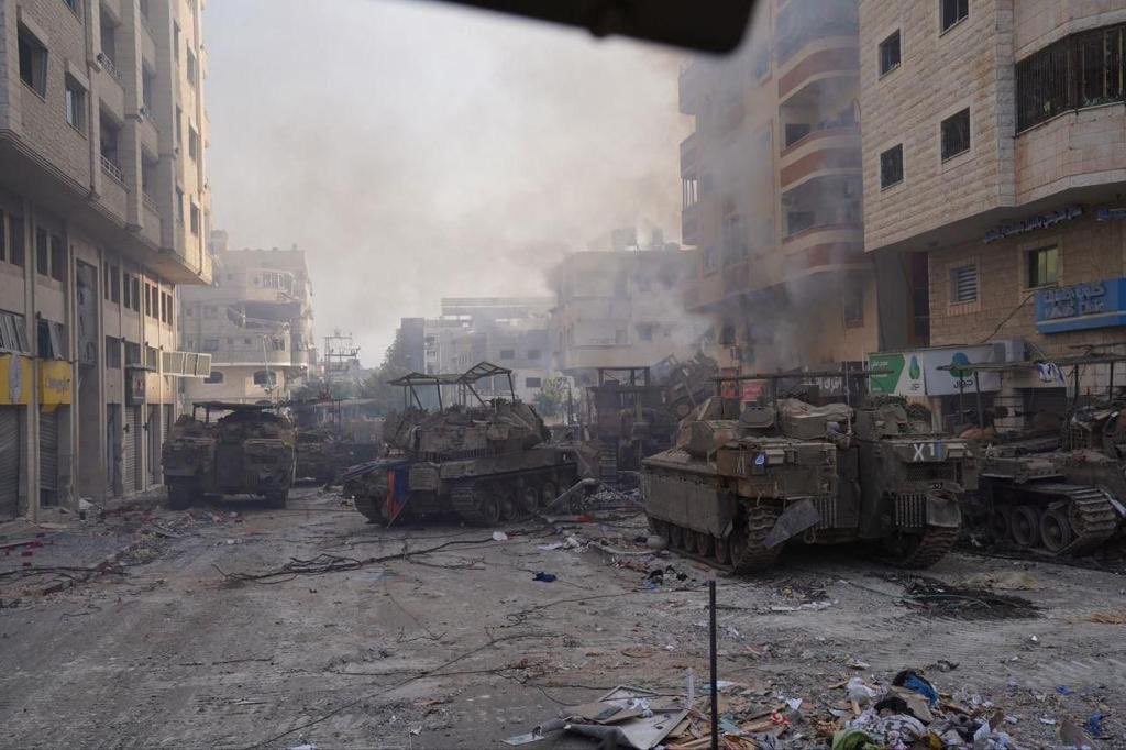 WhiteShadow1993's tweet photo. #غزة_مقبرة_الدبابات ومقبرة الغزاة المحتلين اليهود و #غزة وأبطالها هم المؤمنون الذين بعثهم الله على الكيان الصهيوني فسحقوا جنودهم وكشفوا أكذوبة الجيش الذي لا يقهر. (بعثنا عليكم عبادا لنا أولي بأس شديد فجاسوا خلال الديار وكان وعدا مفعولا)

 #أبوعبيدة #غزة_تنتصر https://t.co/3Q2cErgzJk