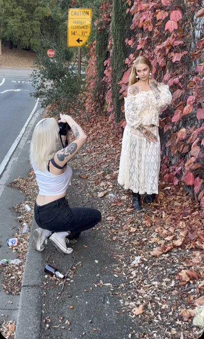 New pics coming soon  Make sure you&rsquo;re following me on my https://t.co/y5Q34KJ6BD 🖤🖤🖤 I have tons of