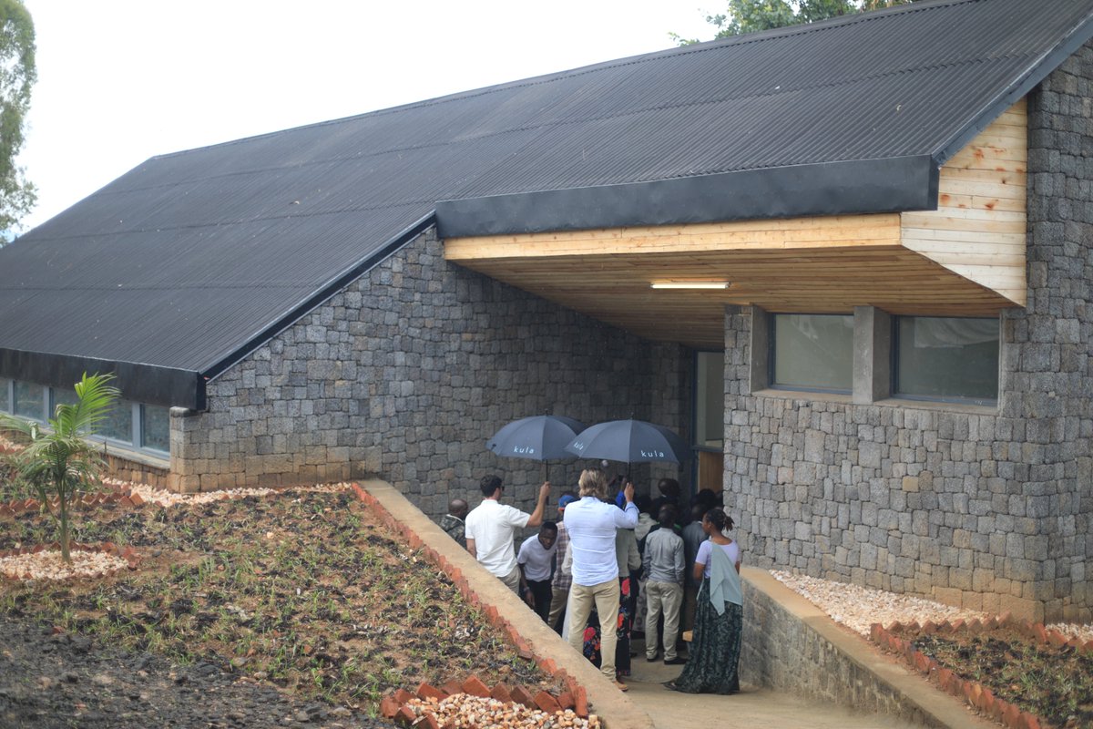 Nyuma y'uyu muhango wo gusoza amahugurwa y'abahinzi ba kawa habaye igikorwa cyo gutaha inyubako nshya izajya ikorerwamo ibikorwa by'amahugurwa y'abahinzi ba kawa (Community Center)bo Murenge wa Rusasa. <a href="/RwandaLocalGov/">Ministry of Local Government | Rwanda</a> <a href="/RwandAgriExport/">NAEB</a> <a href="/gahundemaurice/">Maurice Mugabowagahunde</a> <a href="/kulaproject/">Kula Project</a> <a href="/AimeNiyonsenga/">Aime Niyonsenga</a>