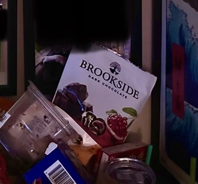 mutantmayham's tweet photo. @green_milktea17 THESE BROOKSIDE THINGS ARE THE MOST DELICIOUS CANDY EVER IM OBSESSED WITHBTHEM https://t.co/M98GcPMuku