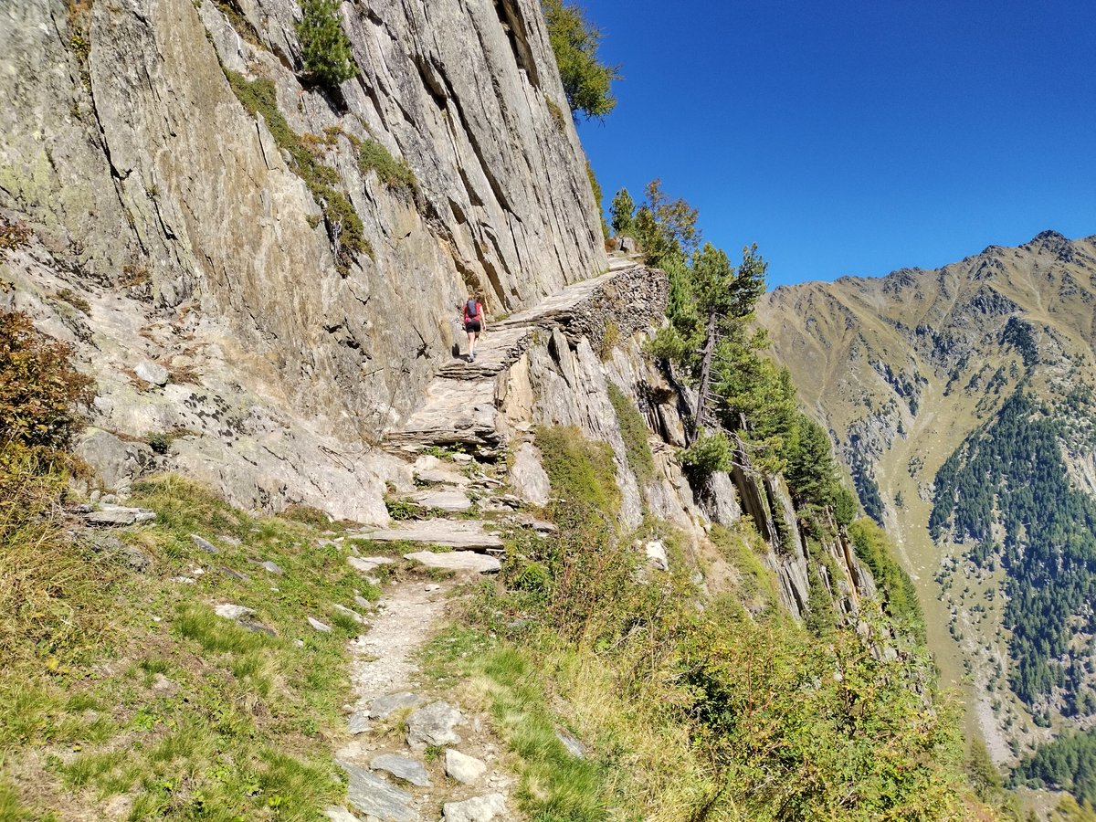 white_marmotte's tweet image. New for 2024, our 5-day Alpine hiking skills course gives you the skills you need to plan and execute multi-day treks in the Alps - think TMB, Walkers' Haute Route etc. #welovetrekking #alpinehiking
whitemarmotte.com/chamonix-hikin…