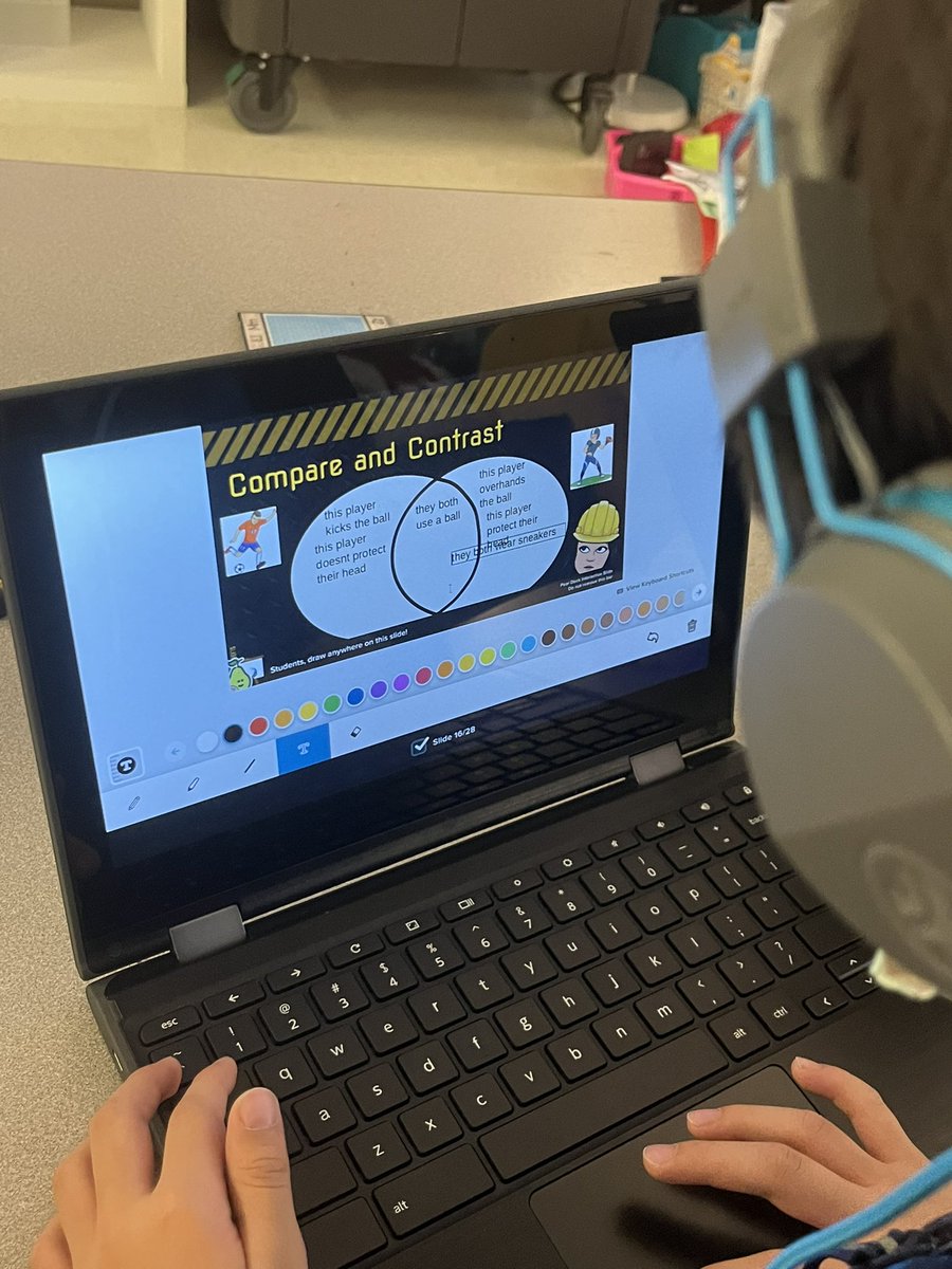 Today @BeaverMST_Stars 2nd graders used @PearDeck  to compare and contrast passages! They used the highlighting tool to find keywords, and then filled out a Venn diagram comparing football and soccer! Thank you to @DigitalGISD for coming out and helping us with PearDeck! 🤩💙