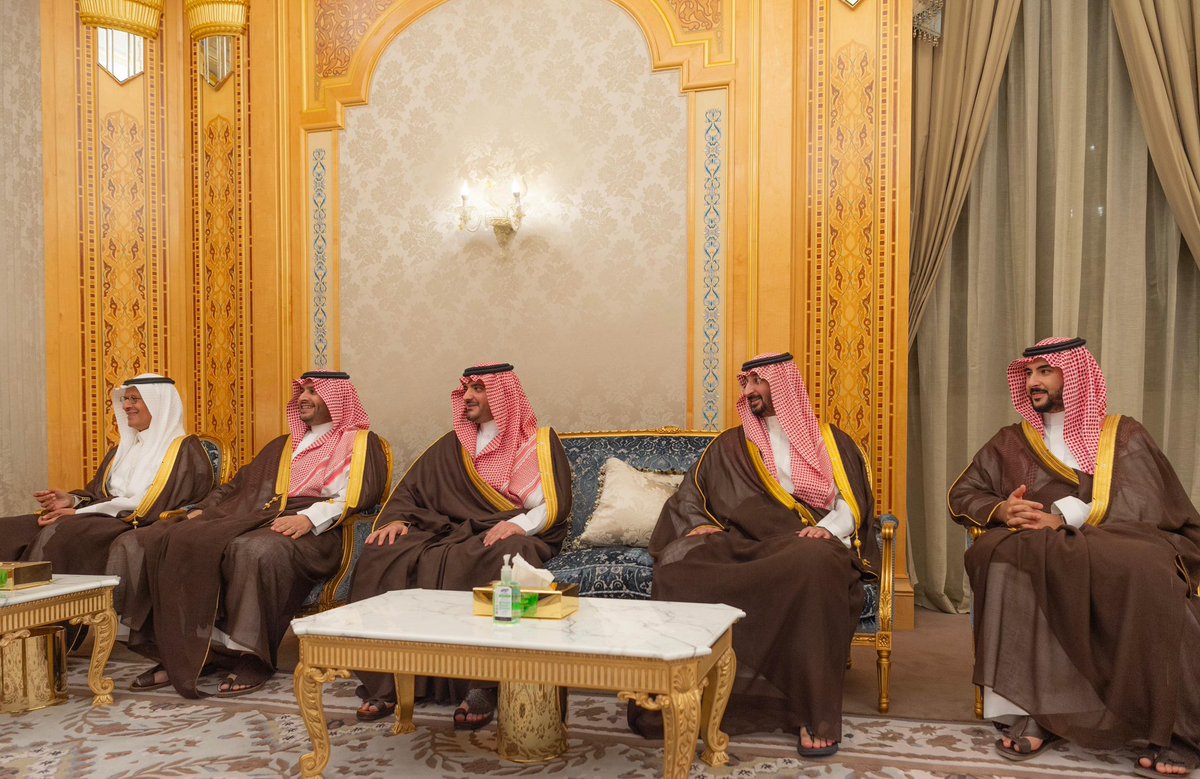 Bandaralgaloud's tweet photo. سمو سيدي #ولي_العهد يلتقي رئيس دولة إرتيريا، ويستعرضان العلاقات الثنائية بين البلدين وفرص التعاون المشترك في مختلف المجالات والسبل الكفيلة بتطويرها خاصة في الجوانب التنموية والتجارية. https://t.co/paouov184c