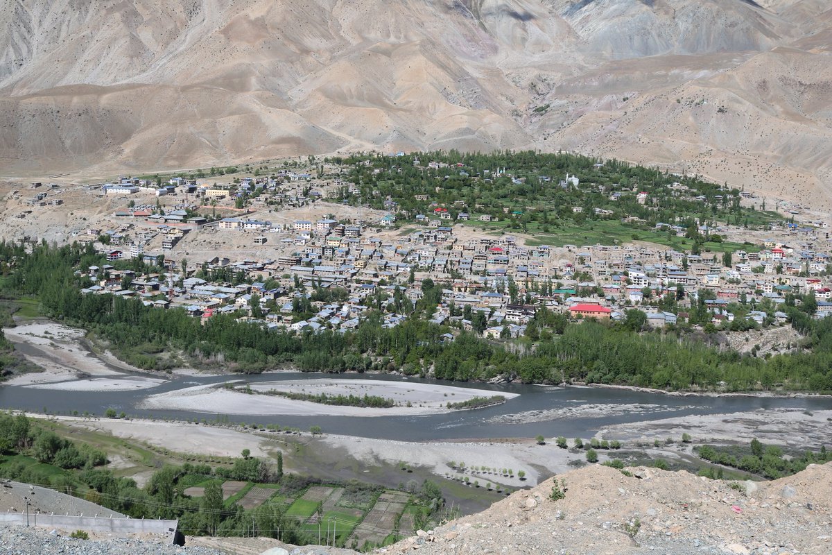 sheetalS1576's tweet photo. #Kargil town on the bank of the #Suru river lies in the #Zaskar Range of the #Himalayas.
Pics clicked during my road journey from #Sonamarg to #Ladakh #year2016. https://t.co/7NM32a7ZlA