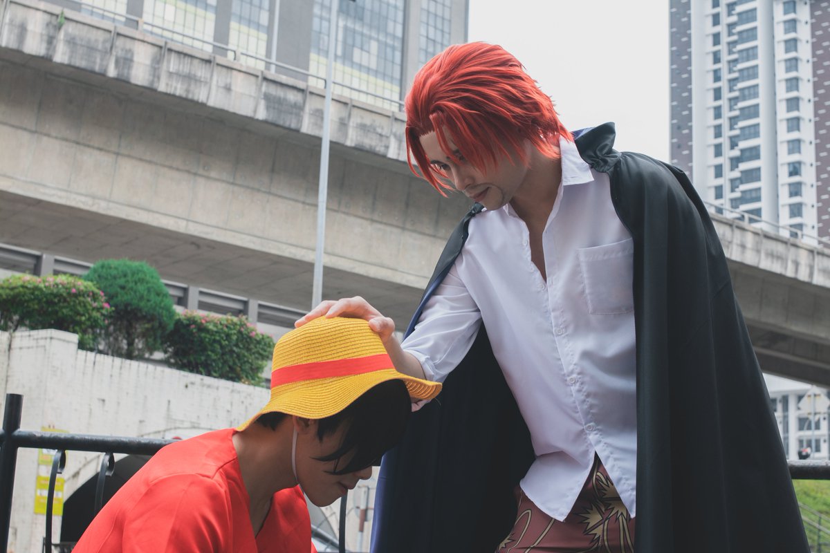 eru_coser's tweet photo. 「この帽子をお前に預ける。」
「おれの大切な帽子だ。」
「いつかきっと返しに来い。」
「立派な海賊になってな。」

#onepiece #onepiececosplay
#anime #shanks #akagami 
#luffy #monkeydluffy https://t.co/wfprFr8siG