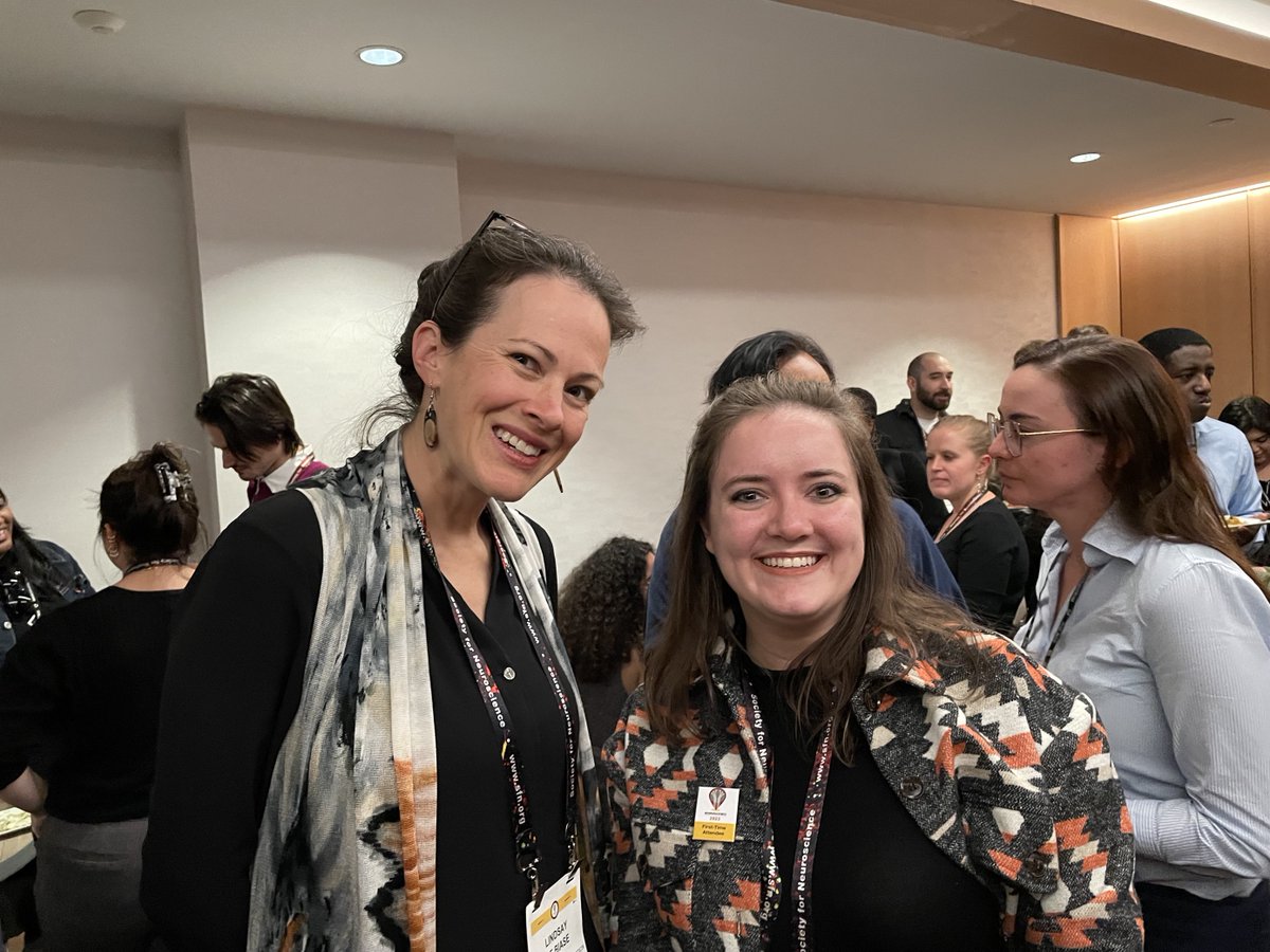 🏅 Many awardees also came to celebrate with us and have the best of times: 2022 Impact @benjamindehay, 2021 Fahn <a href="/DeBiaseLM/">De Biase Lab</a>, 2018 Postdoc/2023 Fahn @bdemiranda, 2023 Launch <a href="/leonardoaparrar/">Leonardo Parra-Rivas</a> (3/4)

<a href="/ParkinsonDotOrg/">Parkinson's Foundation</a>