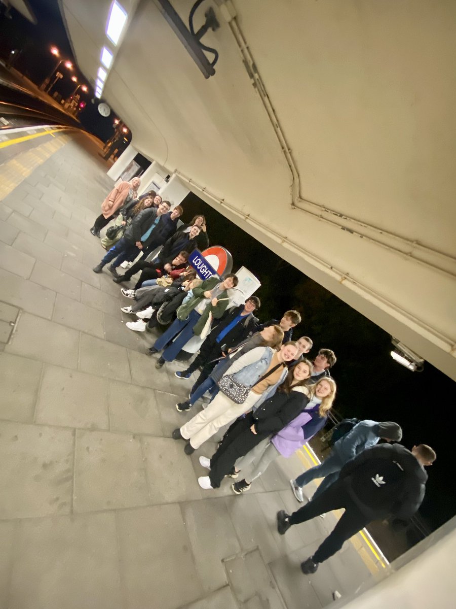 RodingDrama's tweet image. Students from Years 10,11,12 and 13 off to @OceanOnStage @RodingValleyHS #TeamDrama #CulturalCapital