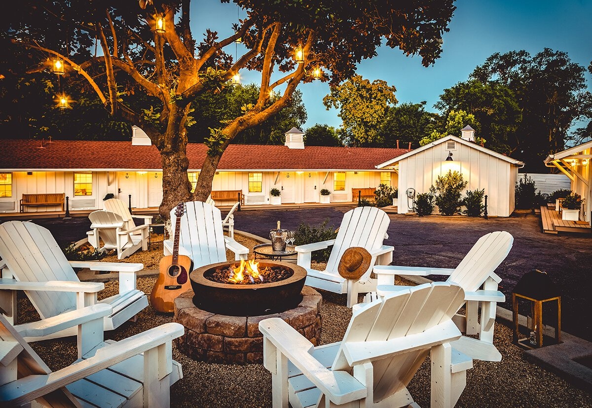 A campfire-cozy, cowgirl-chic stay... you've found it. 🤠⁠
⁠
Stables Inn is a 19-room boutique stay located just 3 short blocks from Paso Robles’ historic Downtown City Park. ⁠
⁠
This charming property is the perfect place to call home as you enjoy the holidays in Paso. ⁠