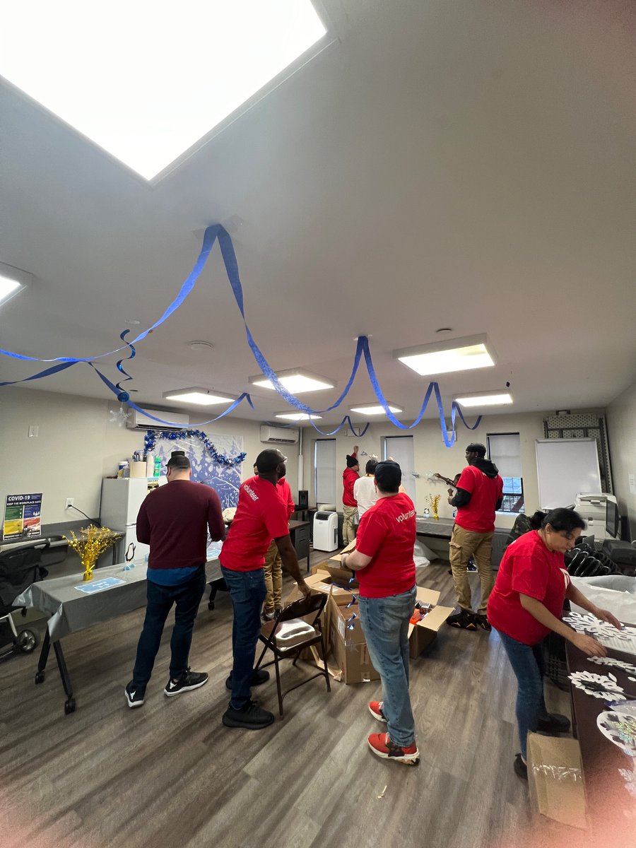 JessicaATGT's tweet photo. We had so much fun this morning decorating and prepping for W.I.N’s holiday adopt-family event! ❄️ ⛄️ #TargetForward #volunteering #community https://t.co/X1rfIQcxbs