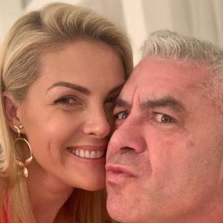 🚨FAMOSOS: Alexandre disse que foi hostilizado em uma padaria depois de agredir a esposa Ana Hickmann: 

“Eu preciso saber como é que vou viver. Sem vida social, sem vida digital. Eu fui tentar ir a uma padaria e não foi agradável o que aconteceu lá dentro. Uma senhora de