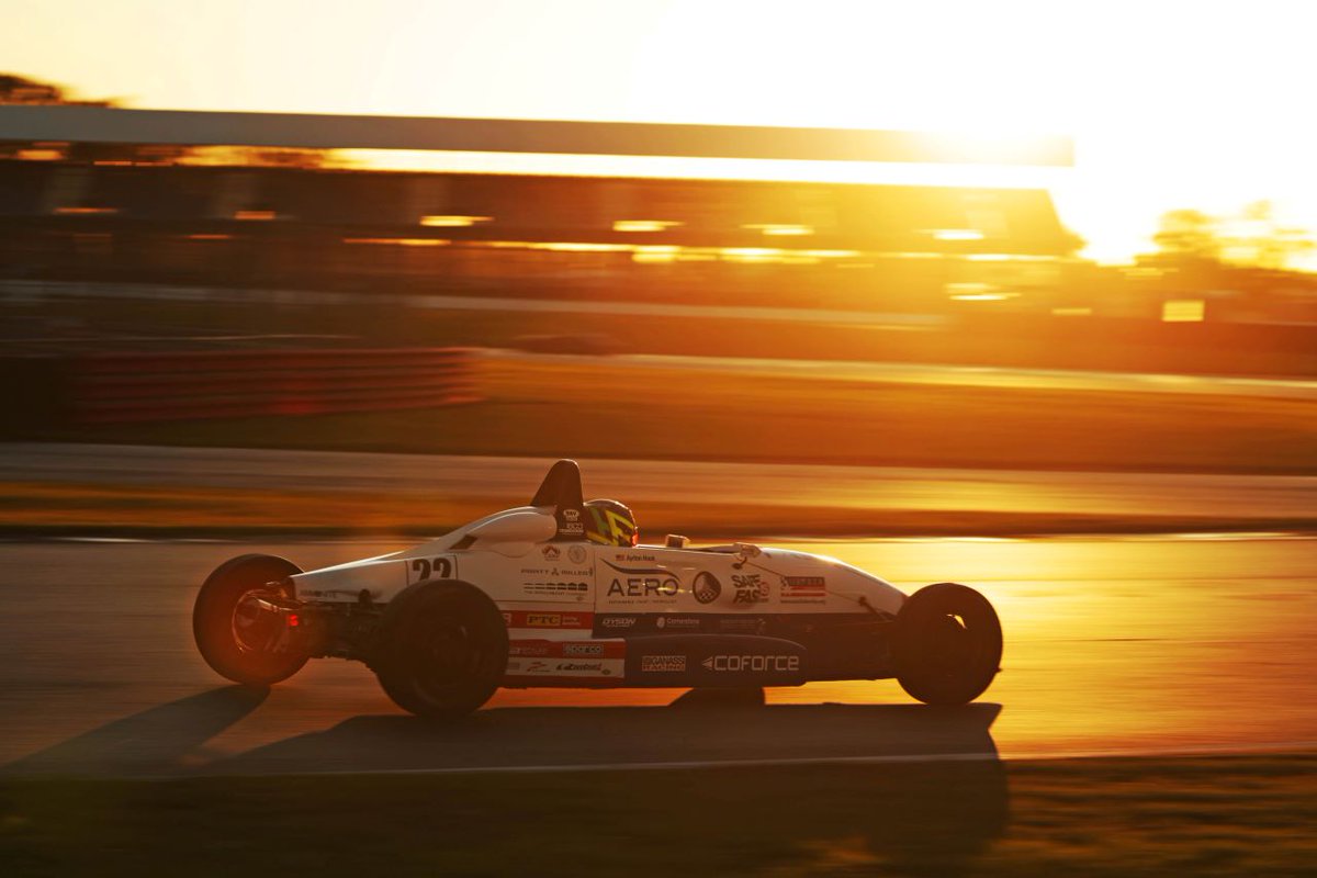 TeamUSASchol's tweet image. @Ayrton_Houk recalls an action-packed, exciting and enlightening six-week-plus trip to the UK: teamusascholarship.org/?p=6790

#hayesfever #FormulaFord