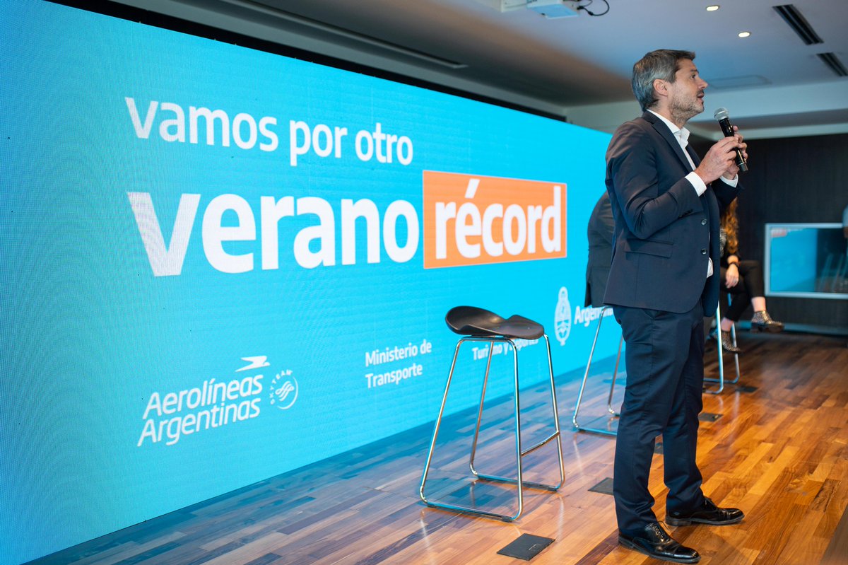 Ministerio de Turismo y Deportes (@turdepar) on Twitter photo El ministro Matías Lammens, la secretaria de Gestión Aeronáutica del <a href="/MindeTransporte/">Ministerio de Transporte</a>, Jimena López, y el presidente de <a href="/Aerolineas_AR/">Aerolíneas Argentinas</a>, Pablo Ceriani, presentaron la estrategia para la temporada de #Verano2024. ☀️🇦🇷
👉 bit.ly/Temporada-Vera… El ministro Matías Lammens, la secretaria de Gestión Aeronáutica del <a href="/MindeTransporte/">Ministerio de Transporte</a>, Jimena López, y el presidente de <a href="/Aerolineas_AR/">Aerolíneas Argentinas</a>, Pablo Ceriani, presentaron la estrategia para la temporada de #Verano2024. ☀️🇦🇷
👉 bit.ly/Temporada-Vera…