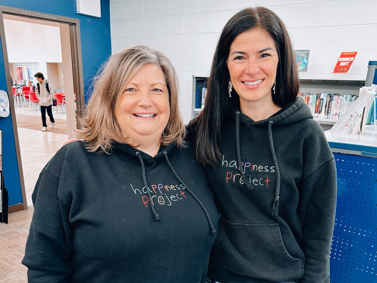 SJS_Bulldogs's tweet photo. On this World Kindness Day, our Student Leadership is kicking off SJS Kindness Campaign supporting the Happiness Project! Please visit https://t.co/YA1EKQ4CkW for more information.
#SJSAH #StJameSchoolAH #SJSBulldogs #WorldKindnessDay #HappinessProject https://t.co/uehajnBO7w