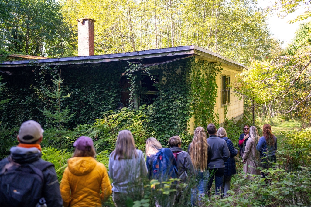 A peak into our People Water Land Tour. Walk the land of the last village site of the Homalco People and learn the history within.

#PeopleWaterLand #whales #grizzlies #whalewatching #humpback #orca #salishsea #ocean #FirstNations #CoastSalish