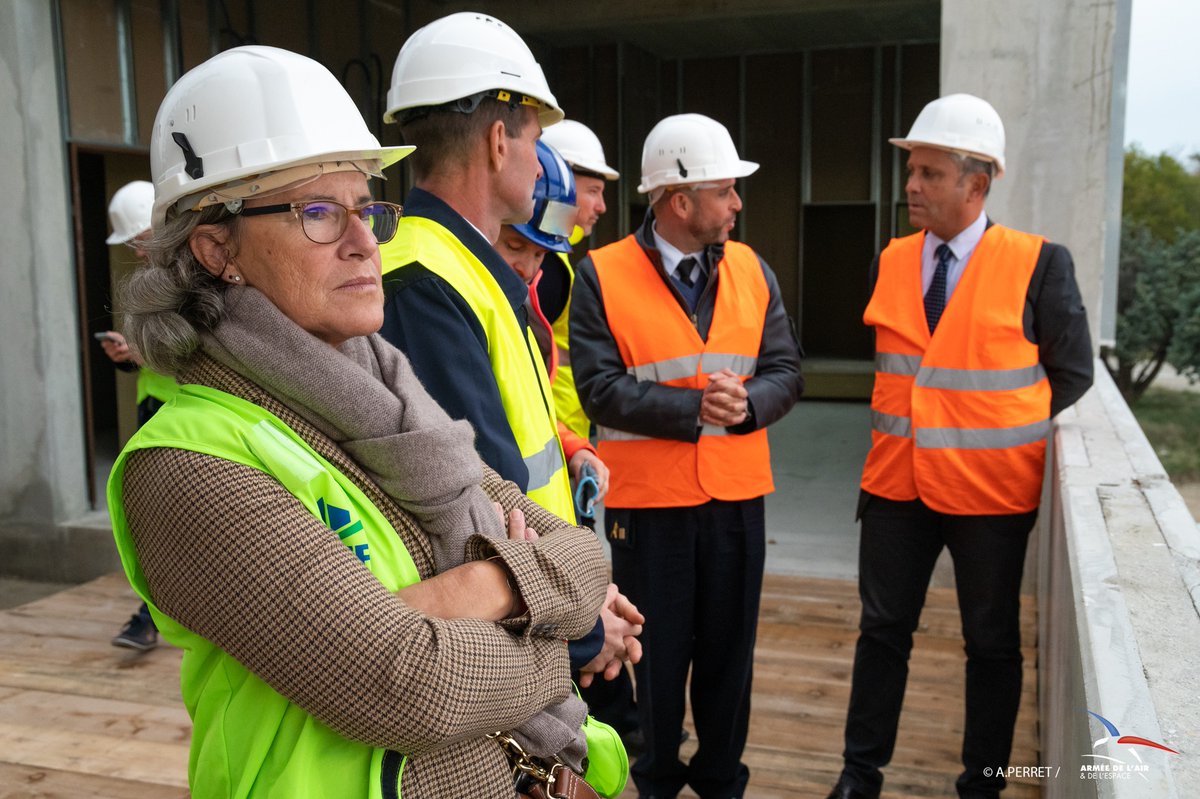 Visite à la Base Aérienne 115 Orange-Caritat 
Aujourd'hui, j'ai eu l'honneur de marcher sur le chantier des futurs Rafale à la base aérienne 115 Orange-Caritat, sur l'invitation du colonel Deschamps ! 

#DéfenseNationale #Innovation #Emploi #Rafale #BaseAérienne115