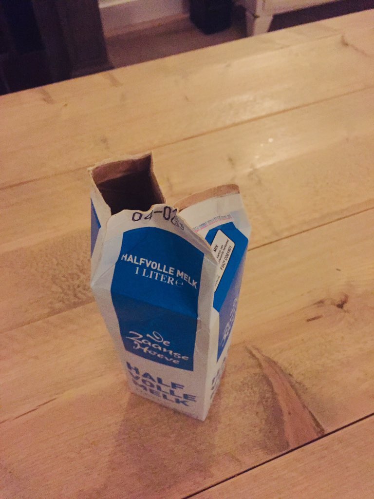 Meppelmug's tweet photo. @wdortmans Is @albertheijn dan de “eerste” die van deze doppen afstapt en weer gewoon hun producten in een pak zonder dop in de schappen zet??? https://t.co/6UOsvmJMW2