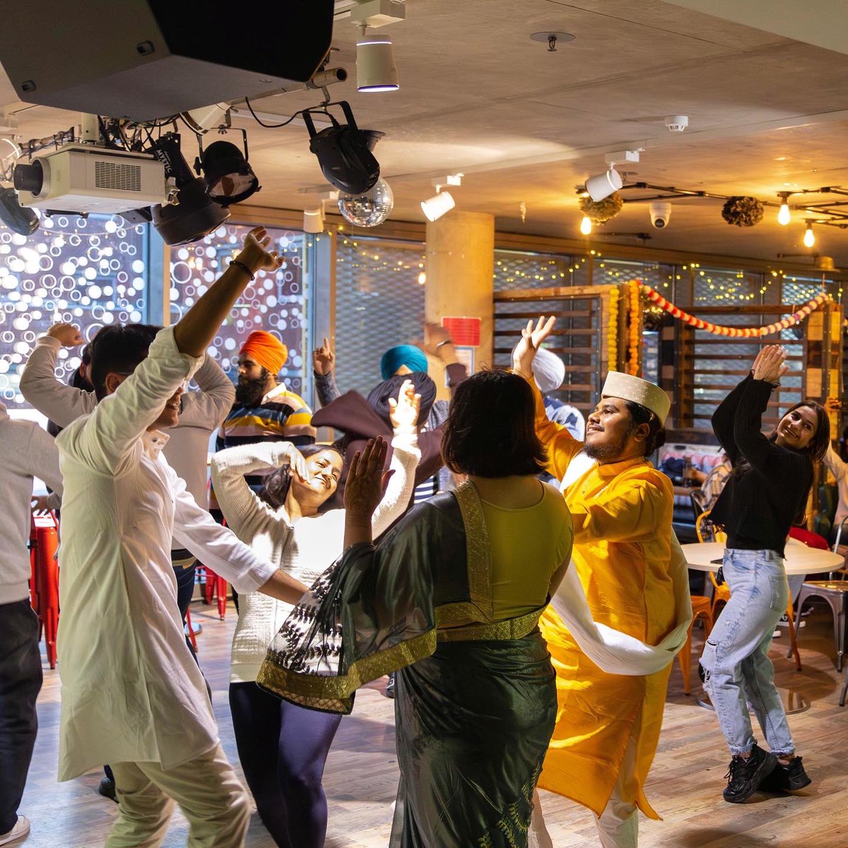 uniofbeds's tweet photo. We hope everyone is enjoying @BedsSUβs Diwali celebrations! πͺ If youβre on campus come along to the Metro to join in until 9pm this evening! ππ #UniofBeds #BedsSU #Diwali https://t.co/OA6o6yTz1L