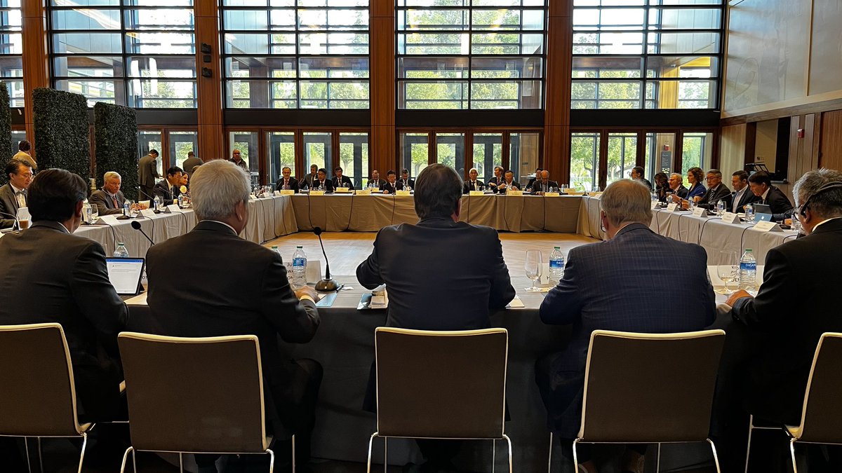 Today, pleased to help lead a trilateral executive economic dialogue among business leaders from the U.S., South Korea, and Japan. 

Strengthening our economic and security alliances will benefit our countries, but more importantly, the world.