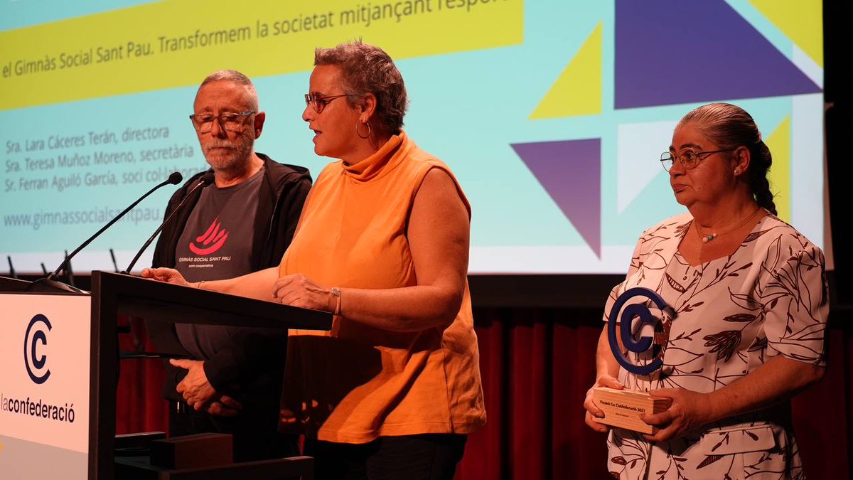 La Confederació Tercer Sector Social (@laconfederacio) on Twitter photo 🎖️El jurat ha decidit atorgar dues mencions especials. La primera s'atorga a la iniciativa “Gimnàs Social Sant Pau" de la cooperativa <a href="/salvemelsantpau/">Gimnàs Social Sant Pau</a>. Entrega el guardó Rita Grané (@ritagm1) de Punt de Referència (<a href="/PuntReferencia/">Punt de Referència</a>).
#PremisLaConfederació2023 🎖️El jurat ha decidit atorgar dues mencions especials. La primera s'atorga a la iniciativa “Gimnàs Social Sant Pau" de la cooperativa <a href="/salvemelsantpau/">Gimnàs Social Sant Pau</a>. Entrega el guardó Rita Grané (@ritagm1) de Punt de Referència (<a href="/PuntReferencia/">Punt de Referència</a>).
#PremisLaConfederació2023