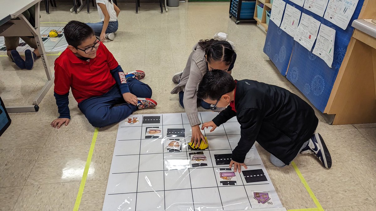 Ocelotscode's tweet image. This week in the Coding Lab we are combining our 💪Character Strong curriculum and our 🤖coding skills to show an attitude of gratitude! I am so grateful for my lil coders and they had so much to say about what they are grateful for. 🙏 #OcelotsCode