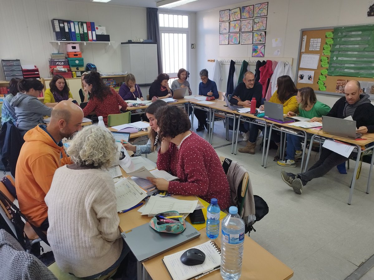 GrciaMireia's tweet photo. 📝Quarta sessió d'assessorament a l'escola El Rodonell. Seguirem treballant al voltant de l'avaluació. Molt bona feina per part de tot el claustre!#súperequip #reflexionant #compartint #construint #aprenentatgentreiguals✨💪🏼✅ https://t.co/UdU4l2v0xm
