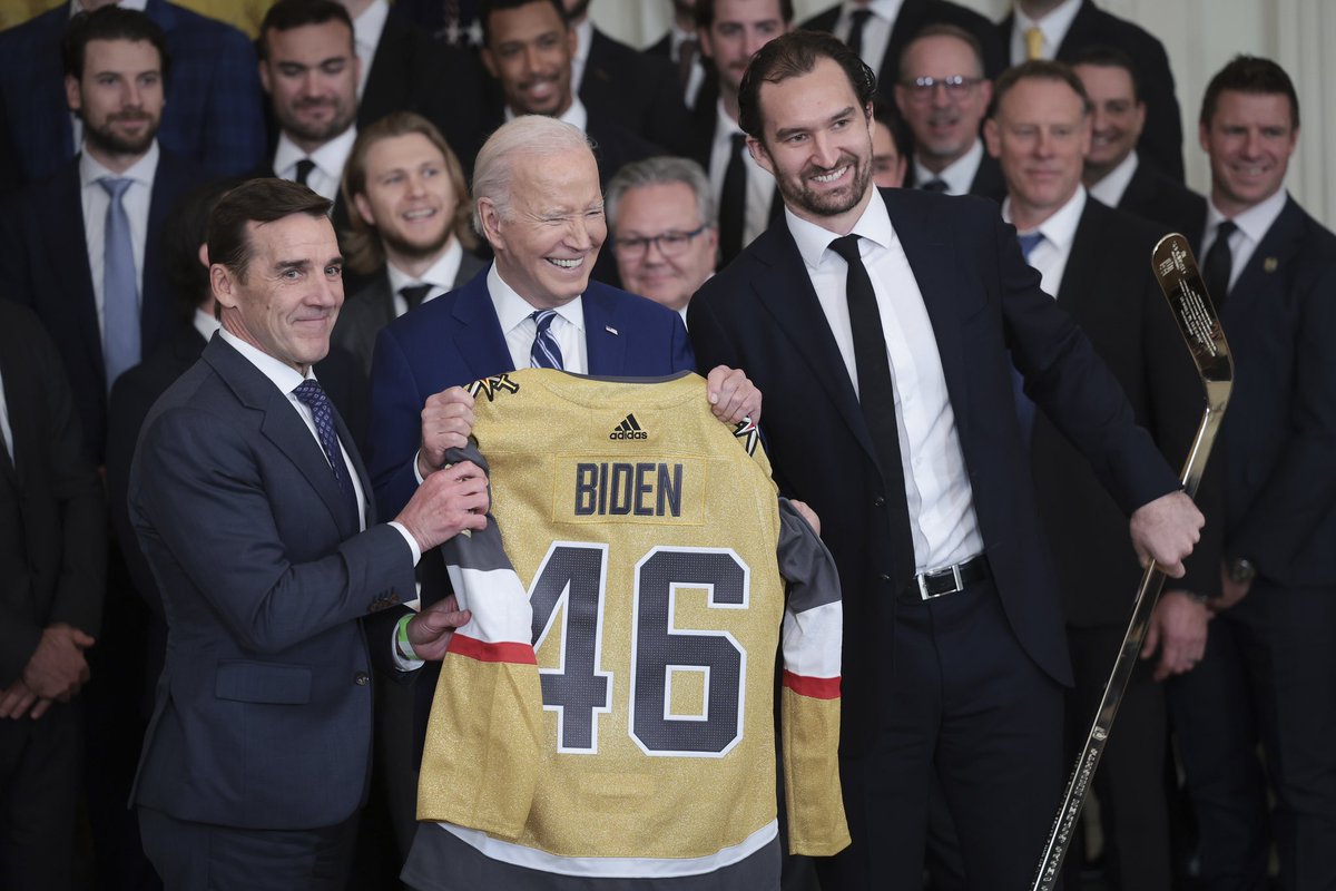GoldenKnights's tweet photo. The Stanley Cup Champions met President Biden! 🇺🇸 #VegasBorn https://t.co/MSM2Uai133