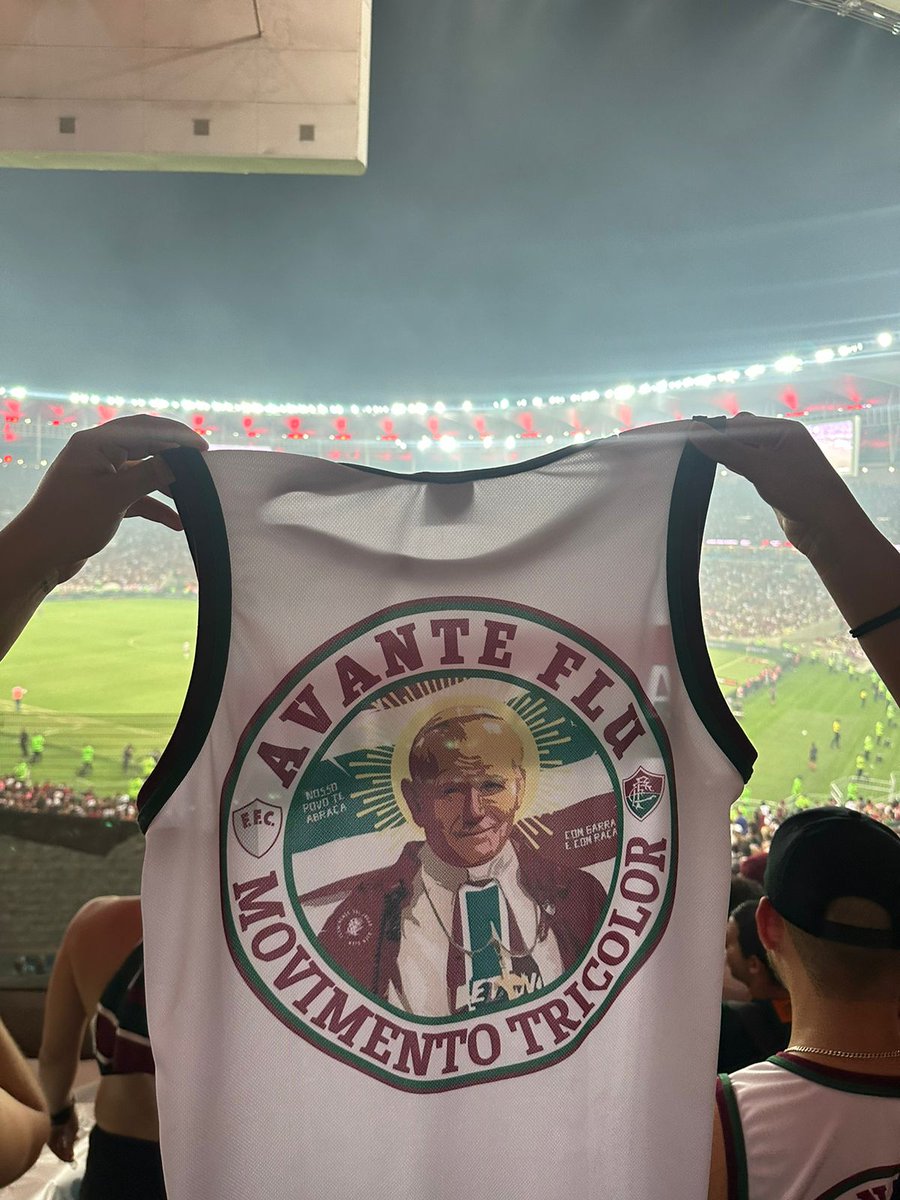 Avante_Flu_'s tweet photo. No sábado seguinte a consagração do @FluminenseFC como campeão da América, retornamos ao Maracanã, estreando nossa regata, para enfrentar nosso freguês 

#avanteflu https://t.co/scsStX5Tpf