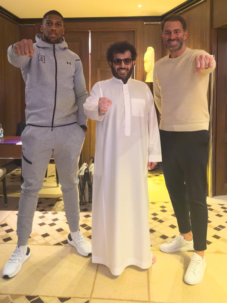 Turki_alalshikh's tweet photo. 🇸🇦❤️🥊 https://t.co/saM4Qbz5mx