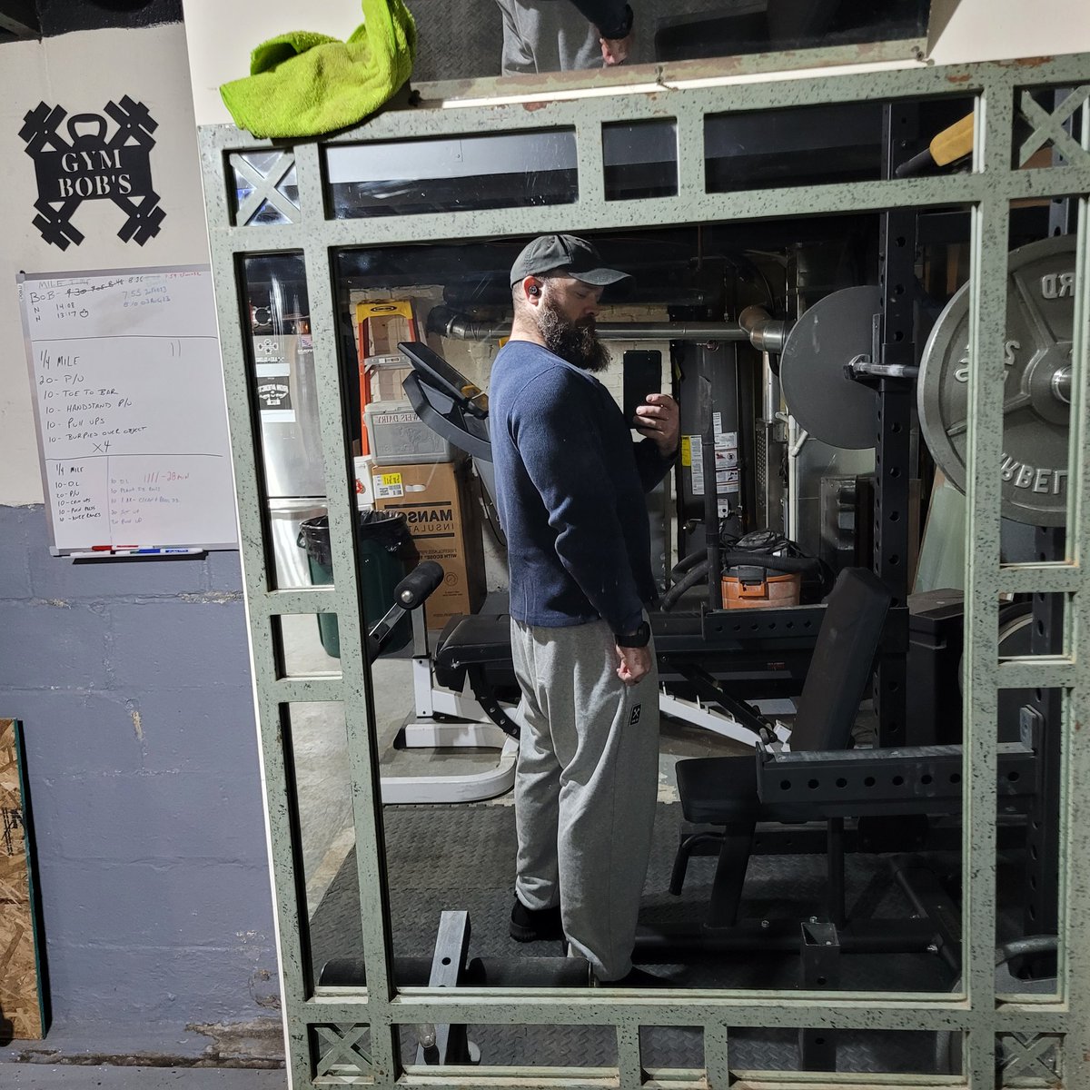 BandOneTA's tweet image. Getting down with the thickness. Waffle shirts and shoulder day. #wafflefashion #pumpday #thickseason #beards #graysweatpants #chest