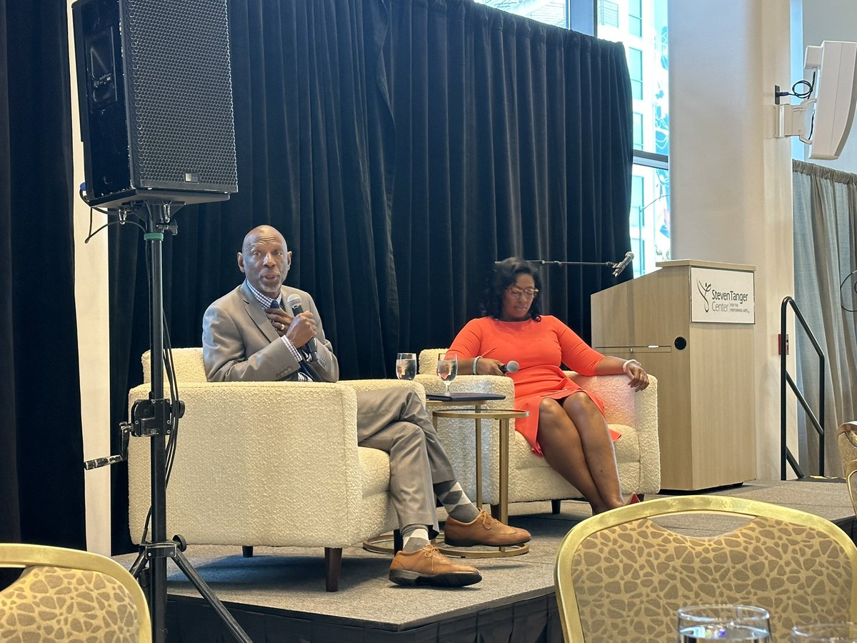 thlewisedd's tweet photo. Thank you, @shiftedscholars for a great Accelerating Impact Lunch with Geoffrey Canada. https://t.co/5mY9zXP4YG