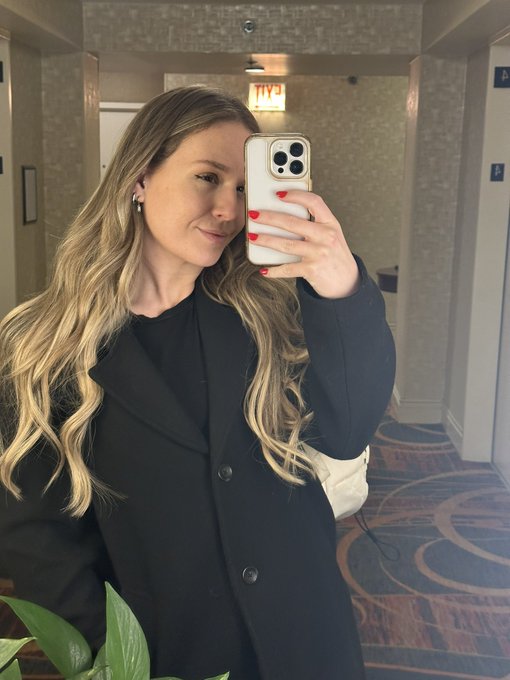 Have an amazing Monday!!  ❤️ https://t.co/POYkS4TPdZ