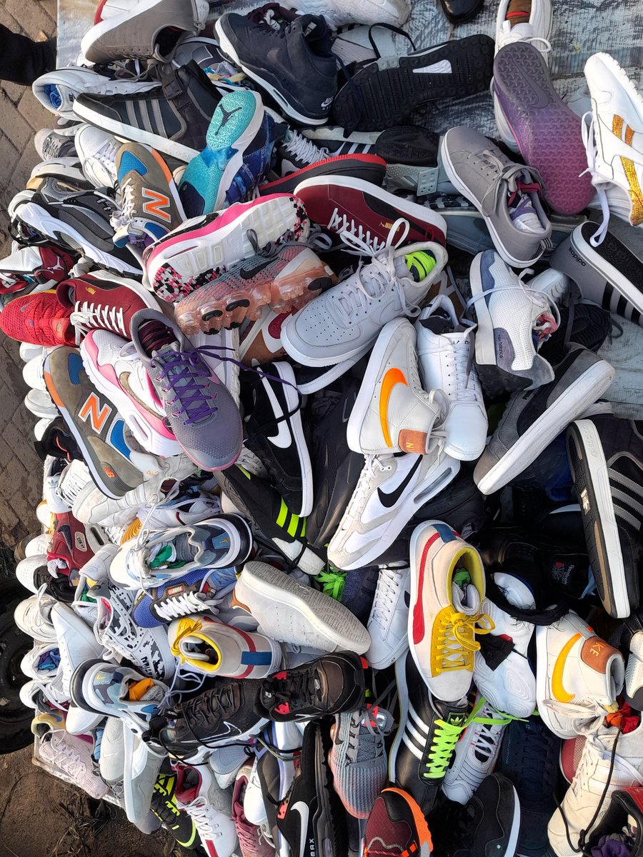 Looking for nice sneakers to change your shoe rack am here top plugger in 254 🇰🇪. This is what pays my bills and puts food on the table. Repost this if you come accros it. Location mumbai building gikomba call or watsApp 0720743105.
