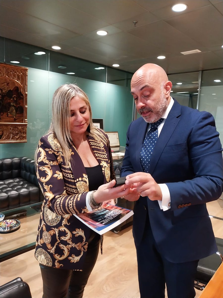 Hoy 👉 el decano José Soriano y el diputado 9️⃣ <a href="/SalvaSilvestreC/">Salvador Silvestre</a> de la JG del #ICAV han recibido la visita institucional de Mª Eugenia Loiacono ✔️ Secr. académica de Dcho. Informático y Transformación Digital 💻 y ✔️ Resp. de Comunicación y Relaciones Institucionales de la Corte