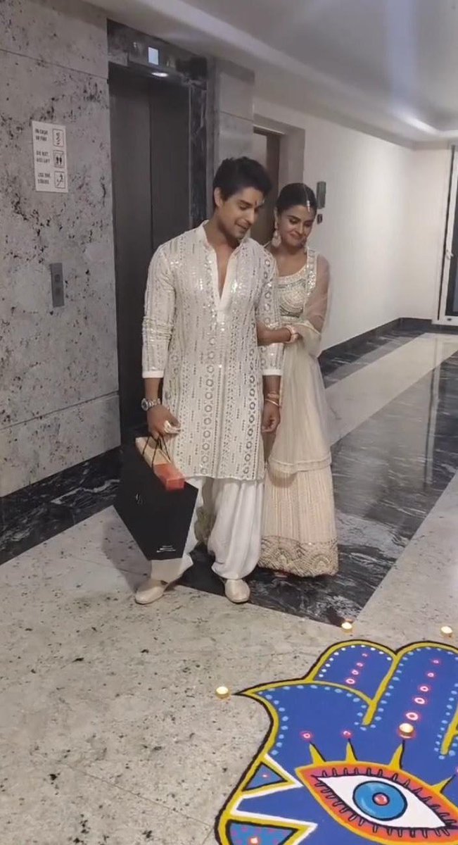 the way she is holding him 🥹🤍🧿✨
#priyankit