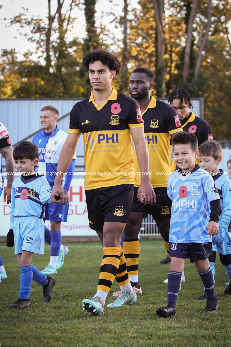 📸: Matchday Photos @cheshuntfcscore vs @HornchurchFC Hornchurch hit Cheshunt for Six. As the clubs, officials, mascots & supporters paid their respects for Armistice Day it was an afternoon to forget for The Ambers. A few photos ⬇️ amyevephotography.smugmug.com/Cheshunt-FC-vs…