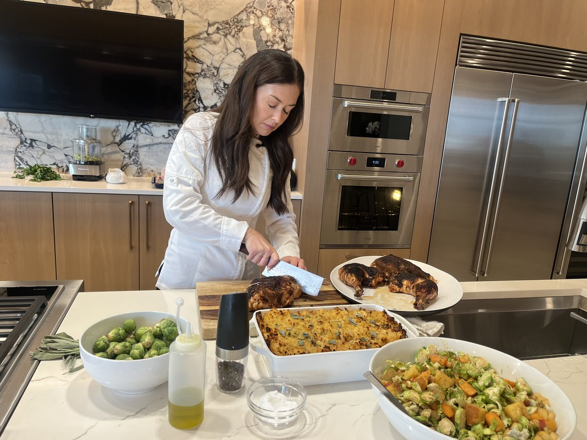 taylerdavistv's tweet photo. Today I had a blast at the Tisdel showroom located in Kenwood learning how to prepare a Thanksgiving meal with Chef Brandy 😊 !! #Thanksgiving #food  #prepareearly https://t.co/vtkZUf96e3