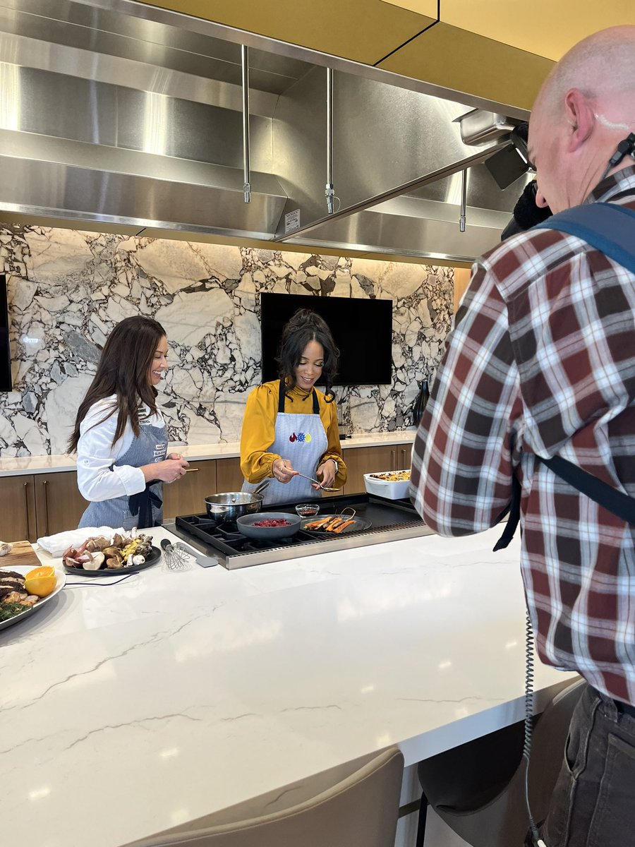 taylerdavistv's tweet photo. Today I had a blast at the Tisdel showroom located in Kenwood learning how to prepare a Thanksgiving meal with Chef Brandy 😊 !! #Thanksgiving #food  #prepareearly https://t.co/vtkZUf96e3
