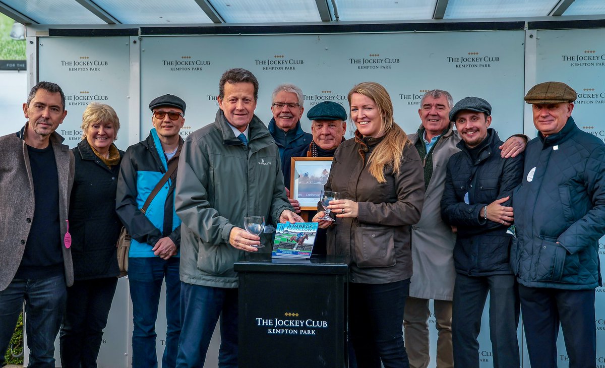 Mulberry Hill was a comfortable winner of the @paulfergusonJTF Jumper’s To Follow Mares’ Handicap Chase @kemptonparkrace. It was great to see such a delighted group of owners in @racingdarkhorse - many congratulations to them along with @FOBRacing & @hoganjack99