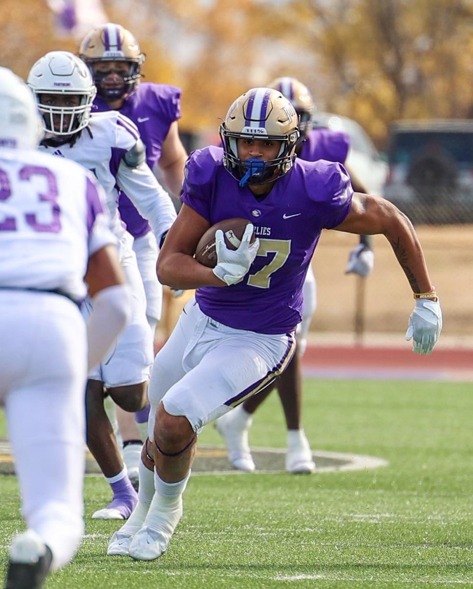 Season highlights
6’6 260lb Tight End
2 for 2 December grad 
Team Captain 
hudl.com/v/2MTtek