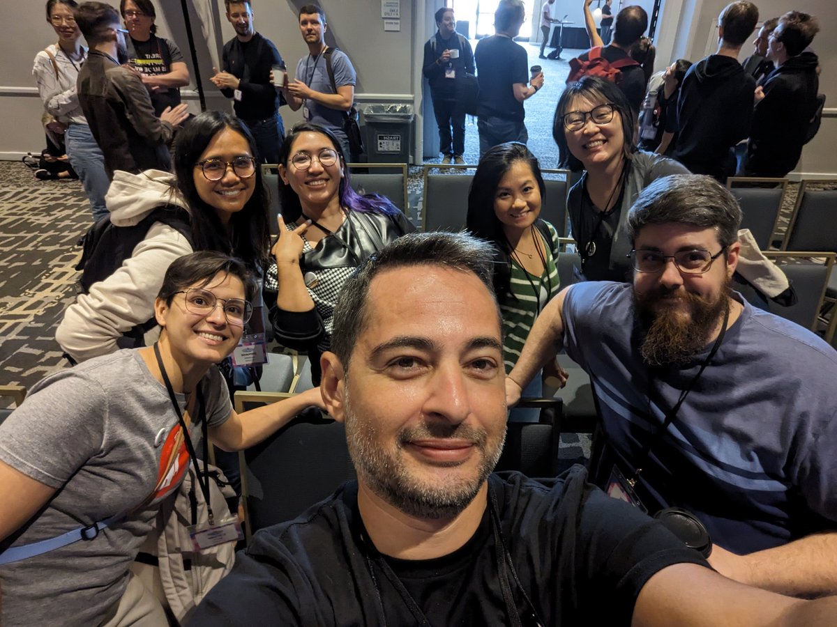 paracycle's tweet image. So great to start #rubyconf by making new #rubyfriends.